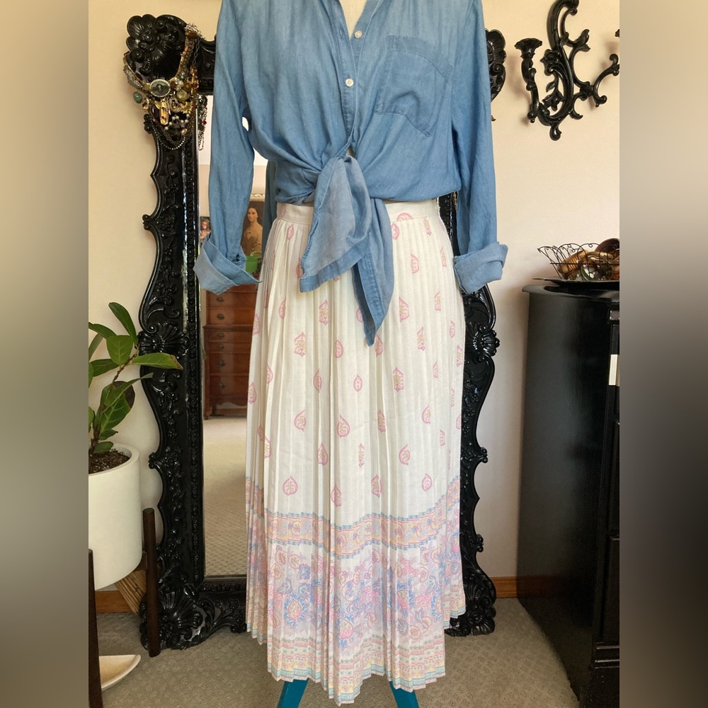 🌸Vintage 90’s Classic Pleated Skirt- Size 12P/Medium🌸